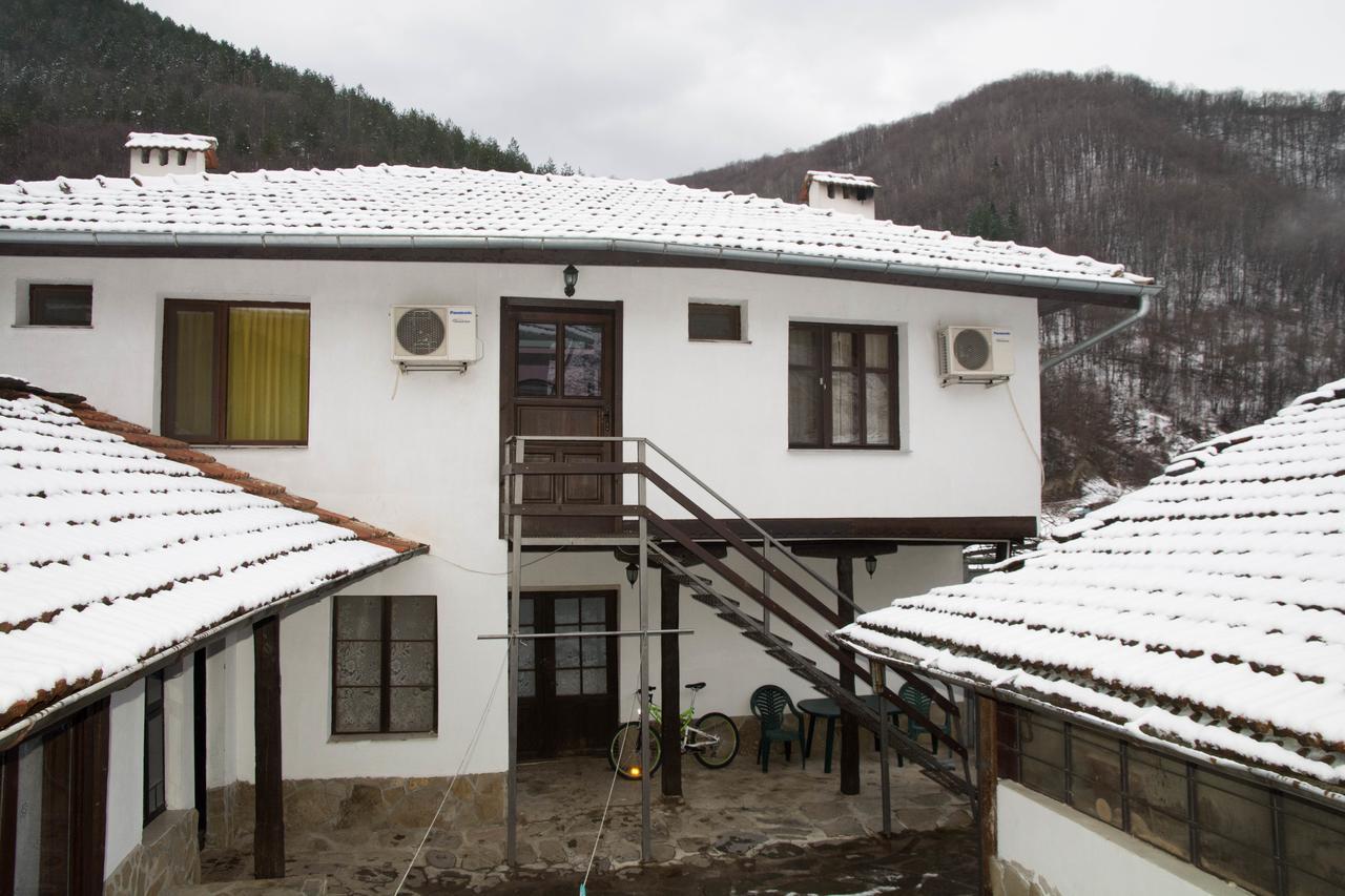Guest House Ivan Cherni Osum Extérieur photo